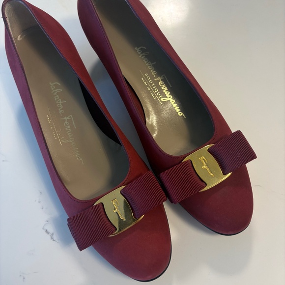 Ferragamo shoes - Picture 1 of 5